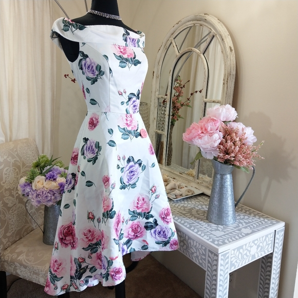 🍒EUC🍒 CHI CHI LONDON WHITE FLORAL HIGH LOW DRESS - Picture 1 of 8